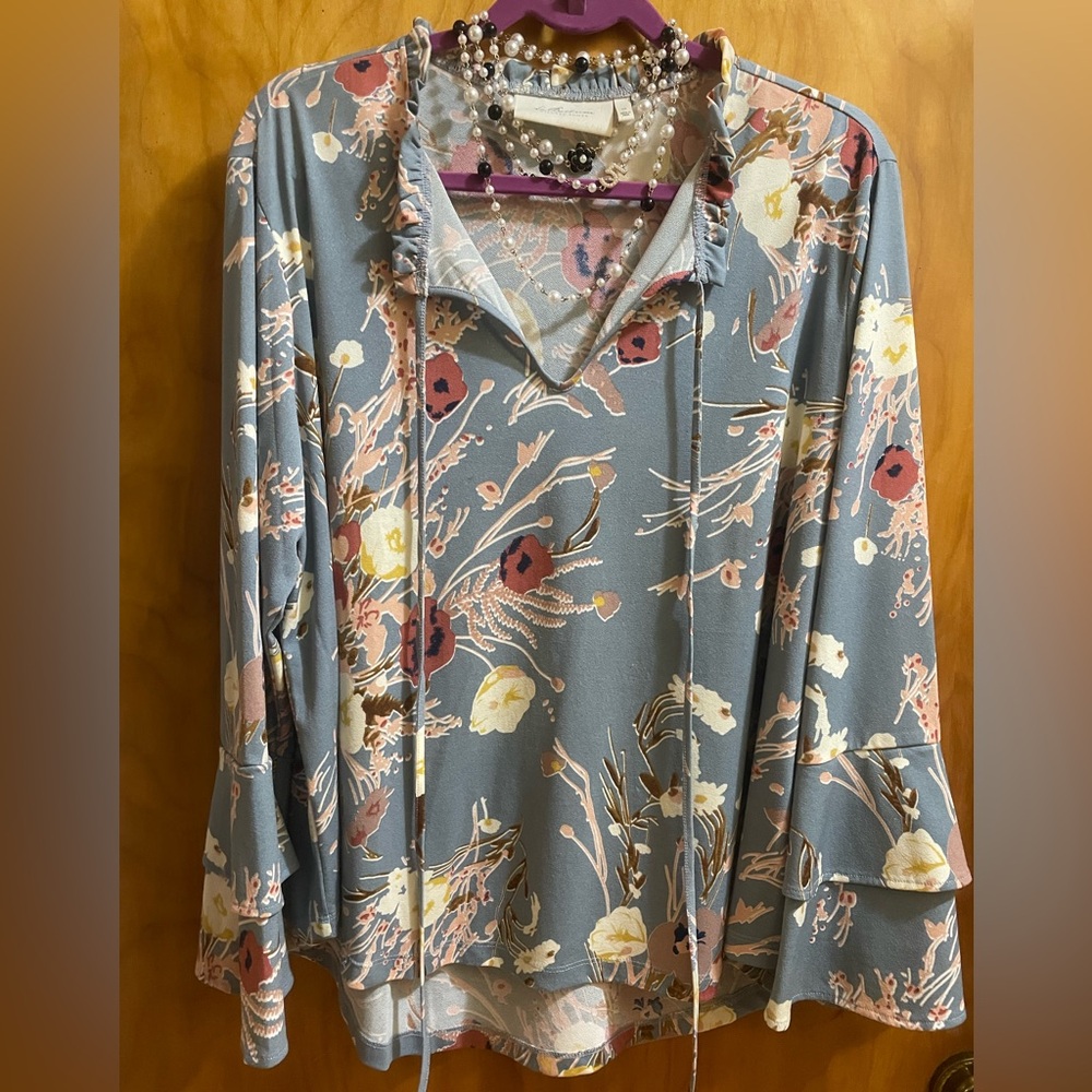 Floral Print Hillary Scott Women's Top 1X - Picture 7 of 8